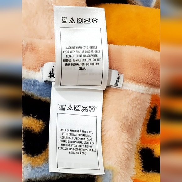 Disney Parks "It's A Small World"  Plush Throw Blanket, Colorblock 40"×60", New - Picture 14 of 15